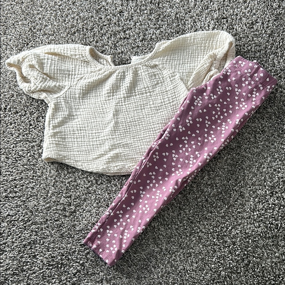 Matching toddler girls 5T spring set flowy cream top and lilac leggings